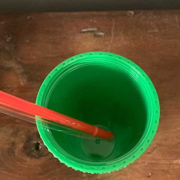 NWT- Hello Kitty- Wreath-Textured- Green & Red- 24oz Christmas Holiday Tumbler - Picture 11 of 17